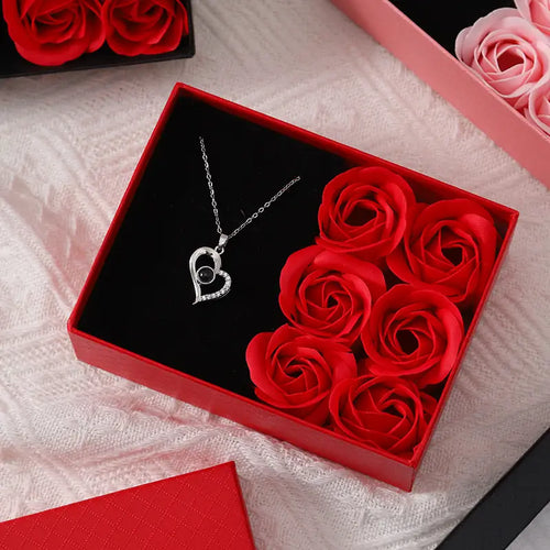 Ein elegantes Geschenkset zum Valentinstag mit 6 Seifenblumen-Tragetaschen [Halskette inklusive] Mit der Gravur „LOVE FOREVER“